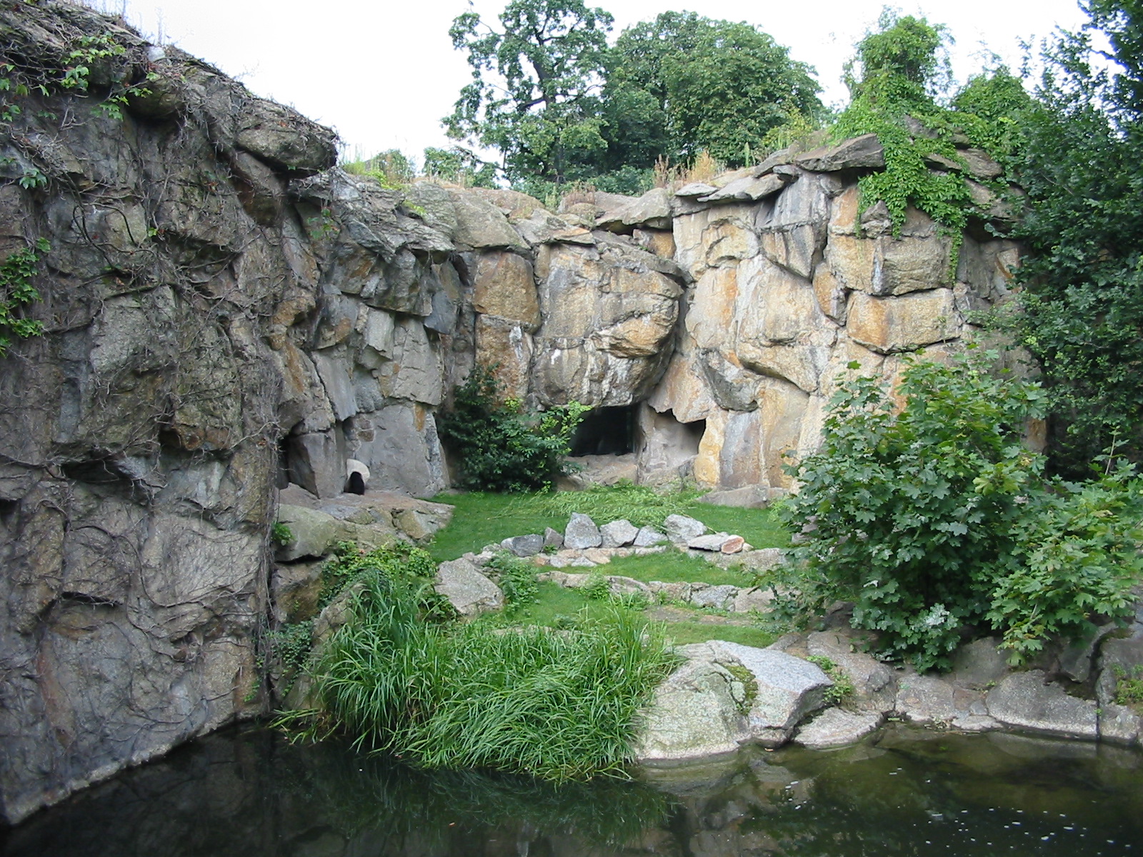 Zoo Berlin 2004 - Old Tiger exhibit used for Giant Panda then