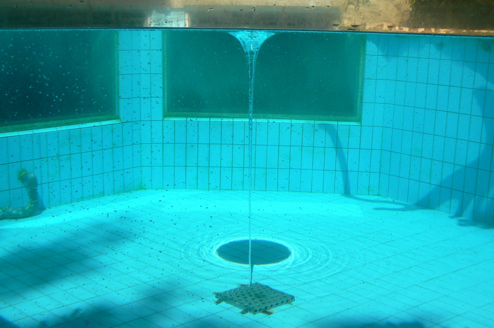 Zoo de la Flèche - Very poor canadian otter exhibit