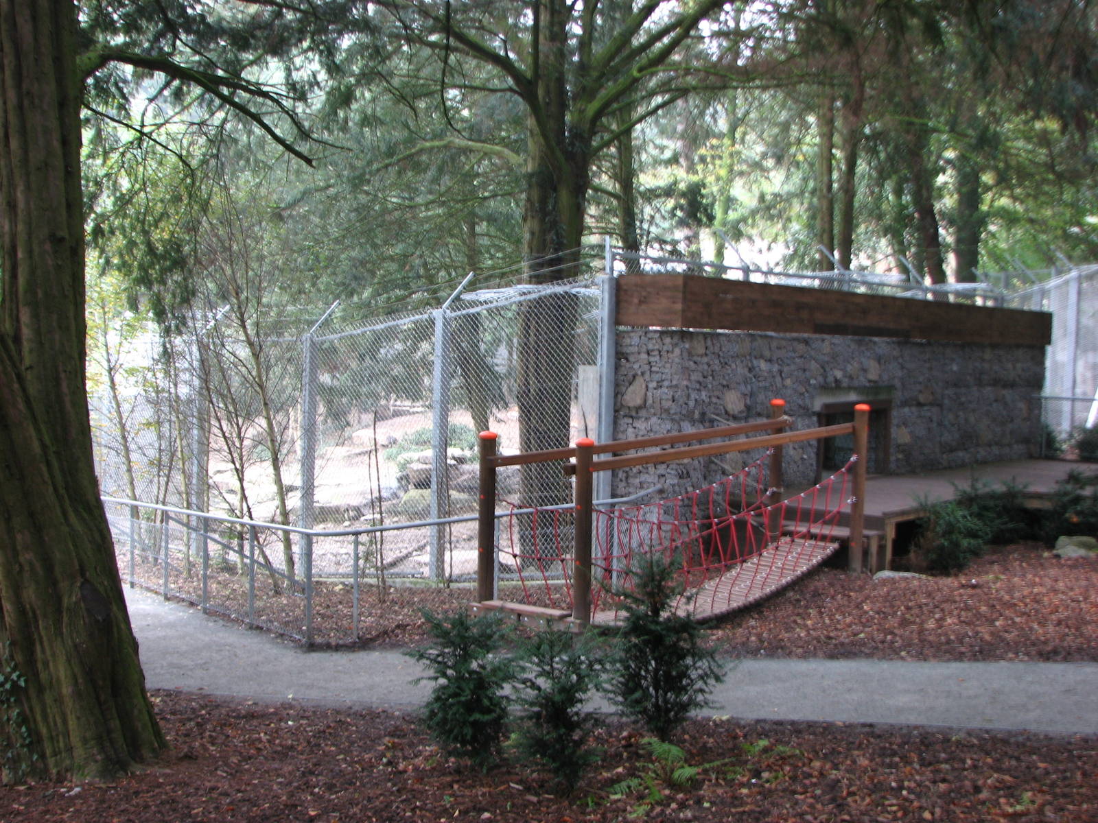 Zoo de Mulhouse 2006 - Back of the Big Cat complex