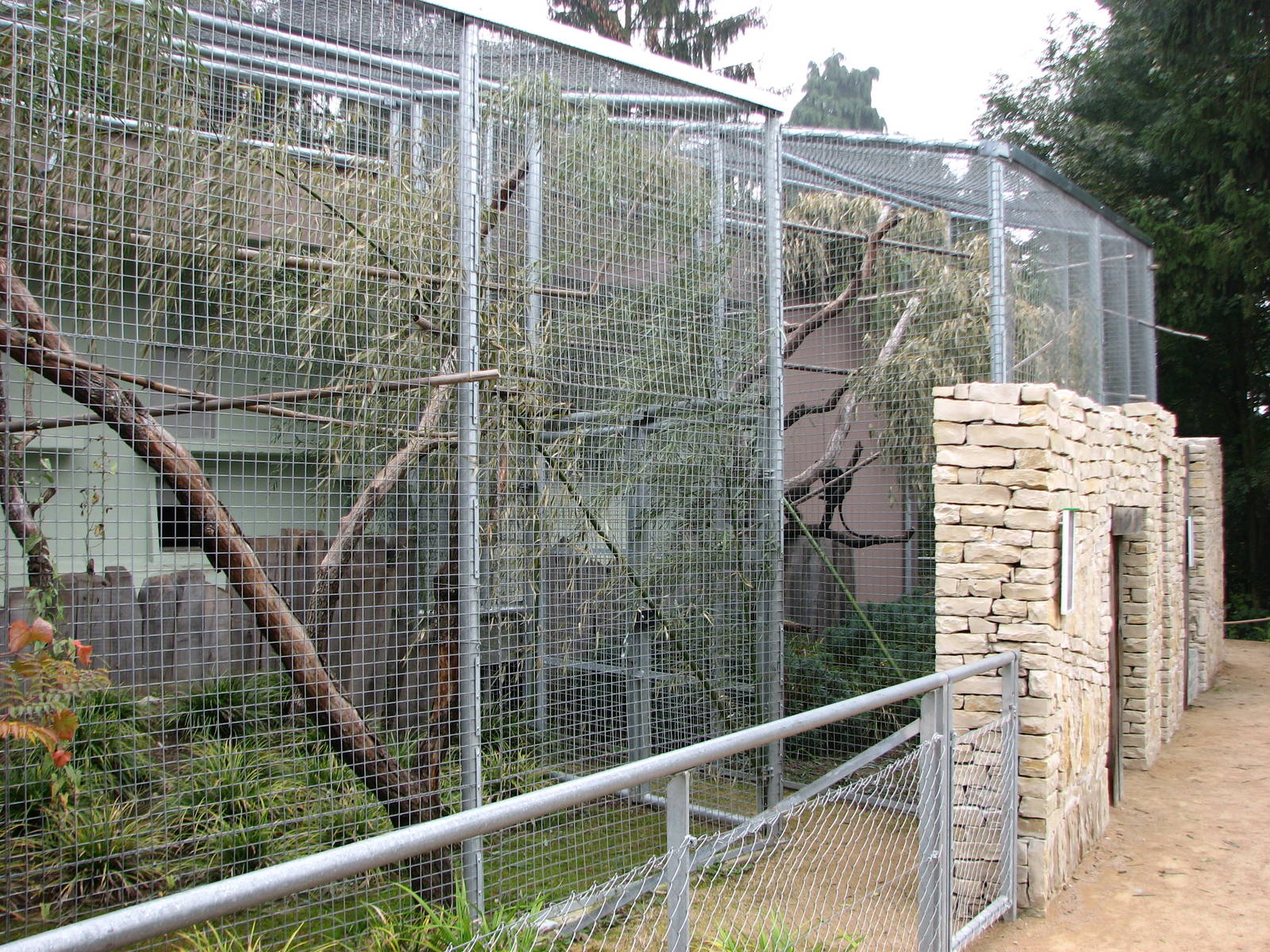 Zoo de Mulhouse 2006 - Enclosures outside the Primate House