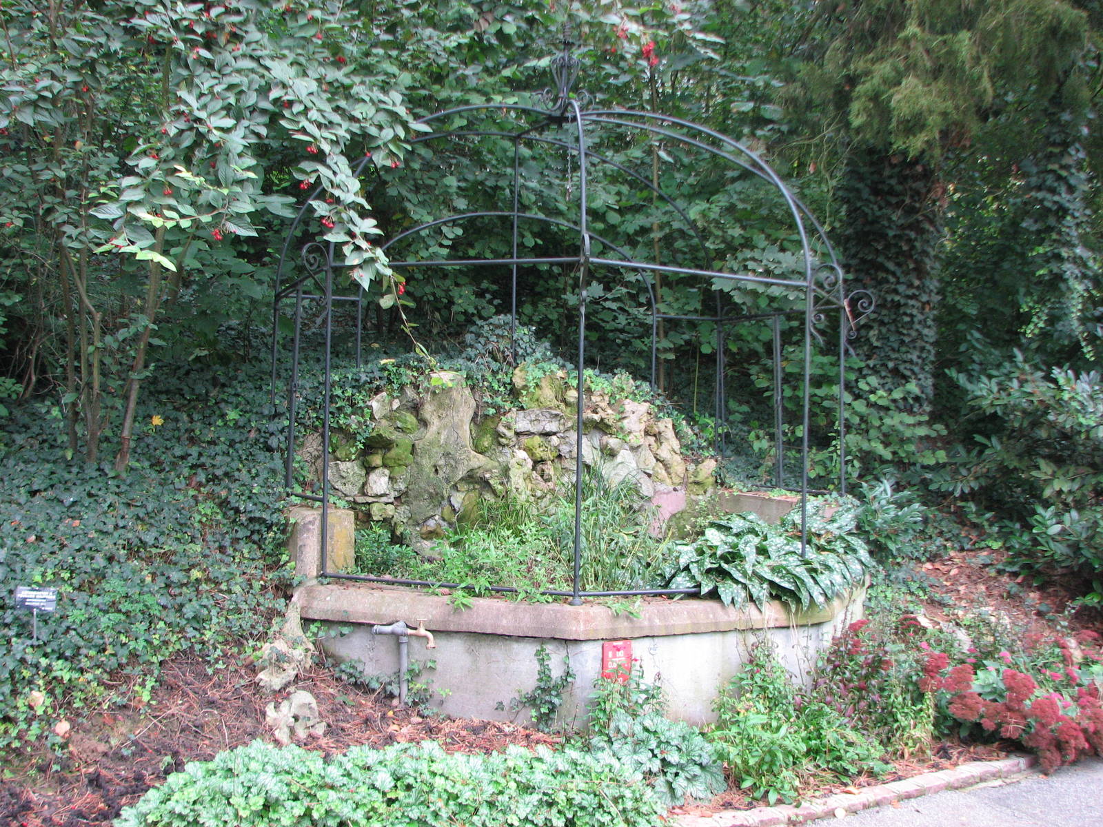Zoo de Mulhouse 2006 - Former bird cage