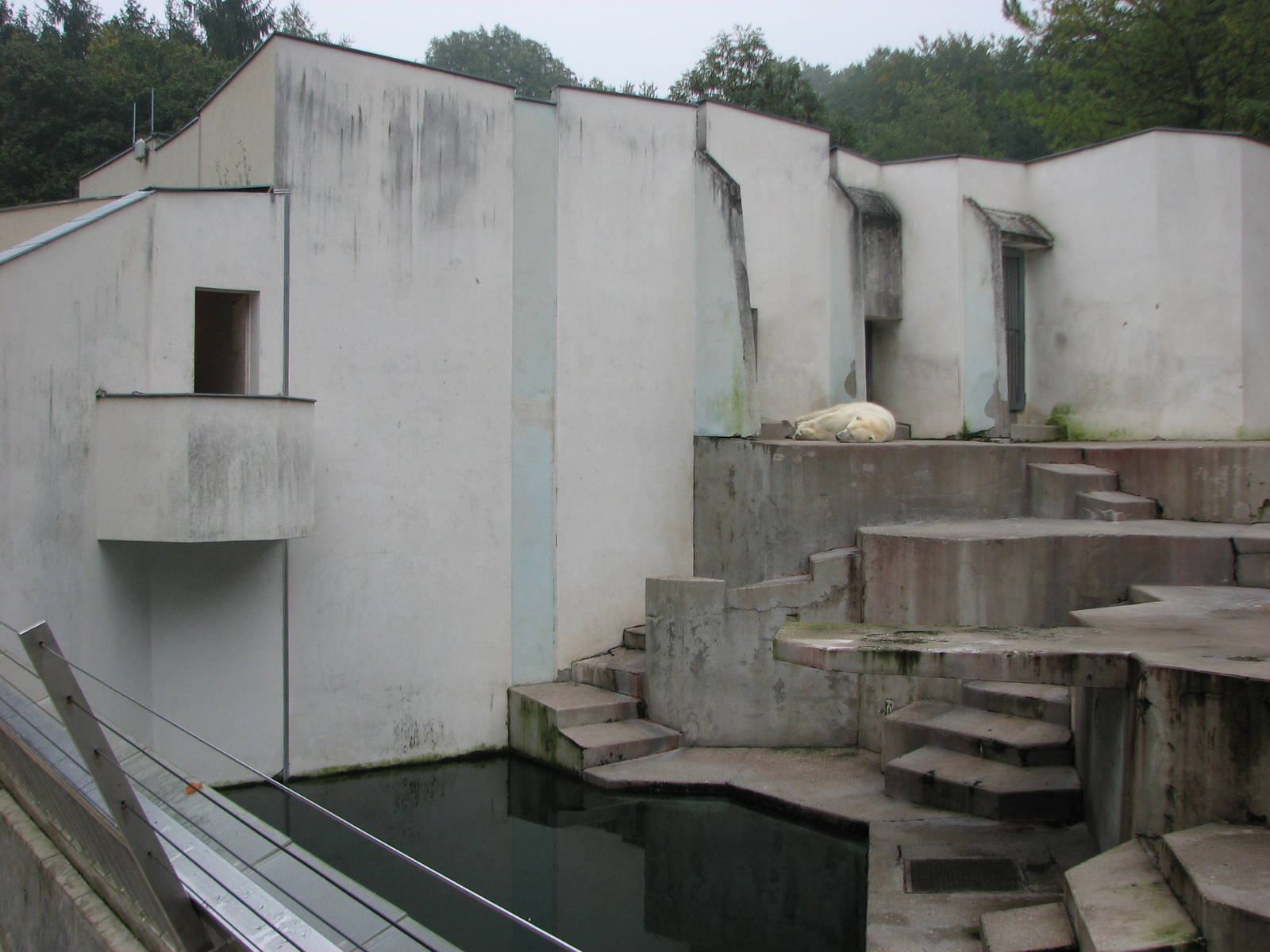 Zoo de Mulhouse 2006 - Left side of the Polar Bear exhibit