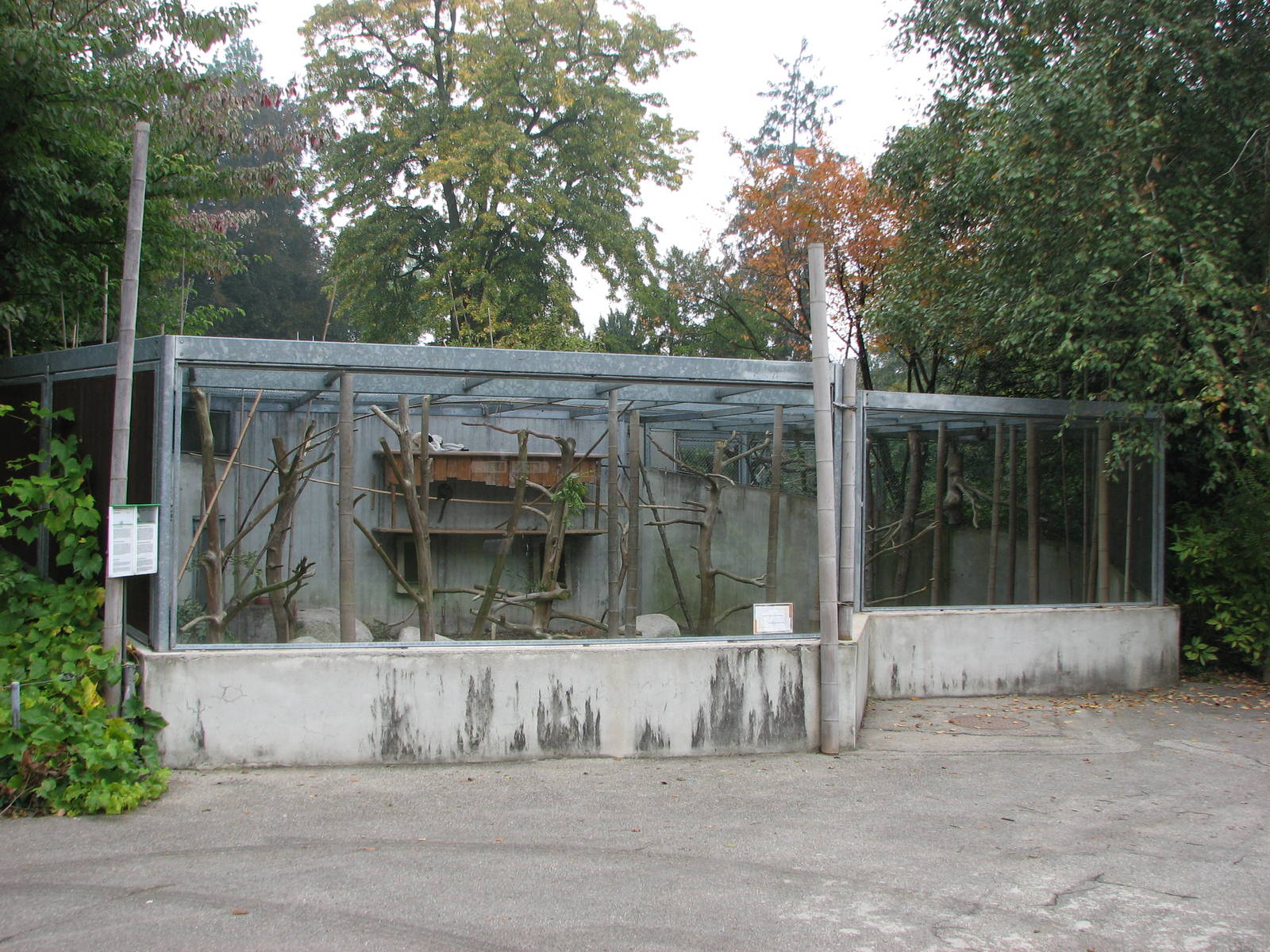 Zoo de Mulhouse 2006 - Lemur enclosures