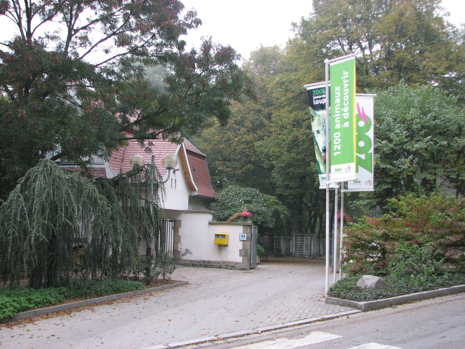 Zoo de Mulhouse 2006 - Zoo entrance seen from across the street