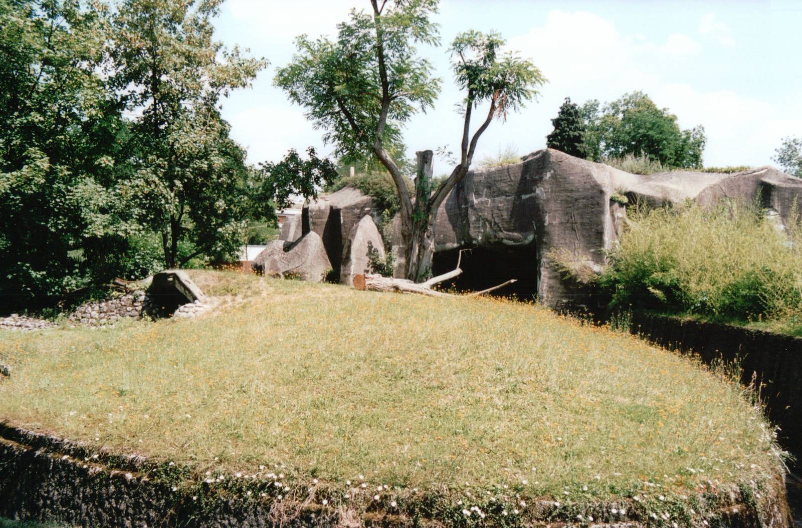 Zoo de Vincennes 2002 - Part of the former Giant Panda exhibit
