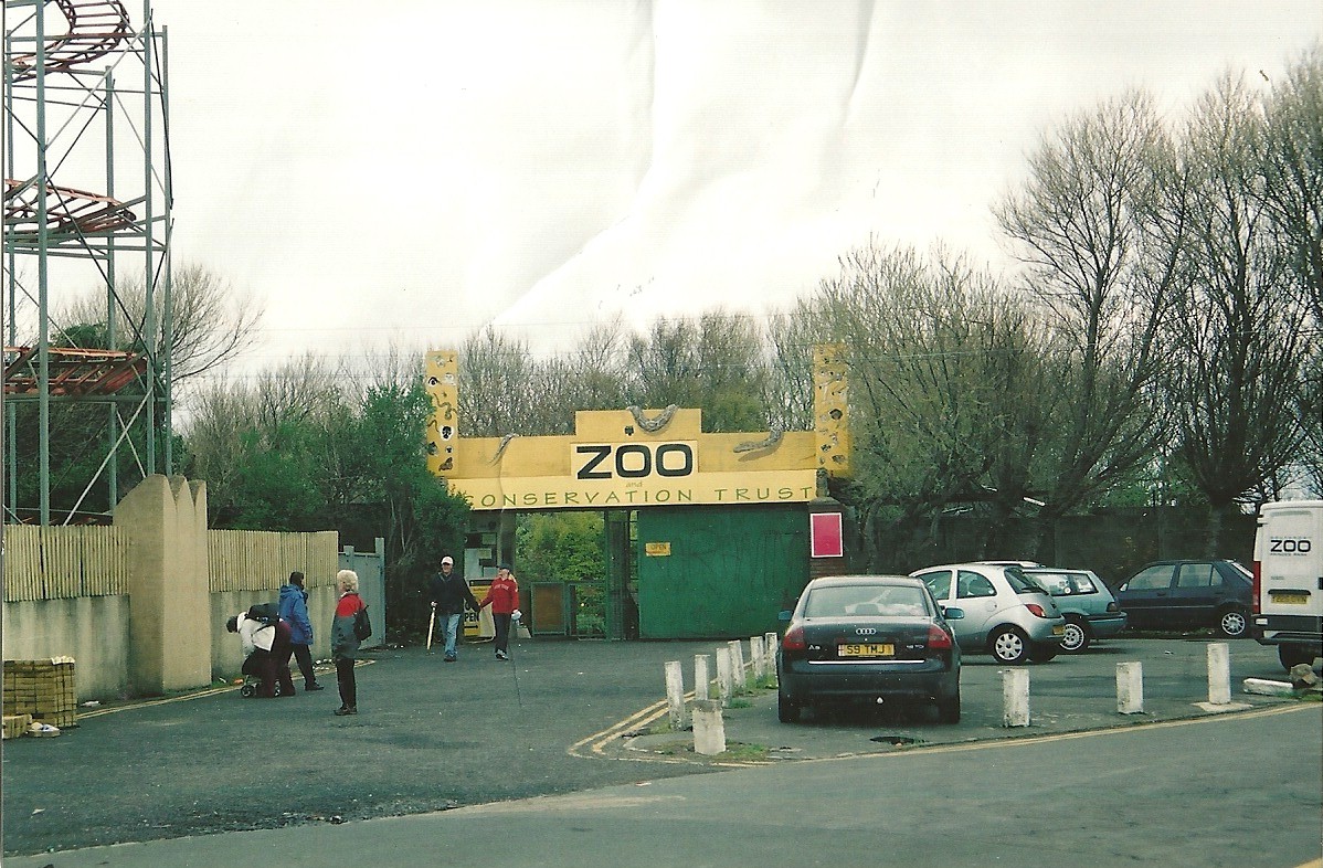 Zoo entrance 16th April 2004
