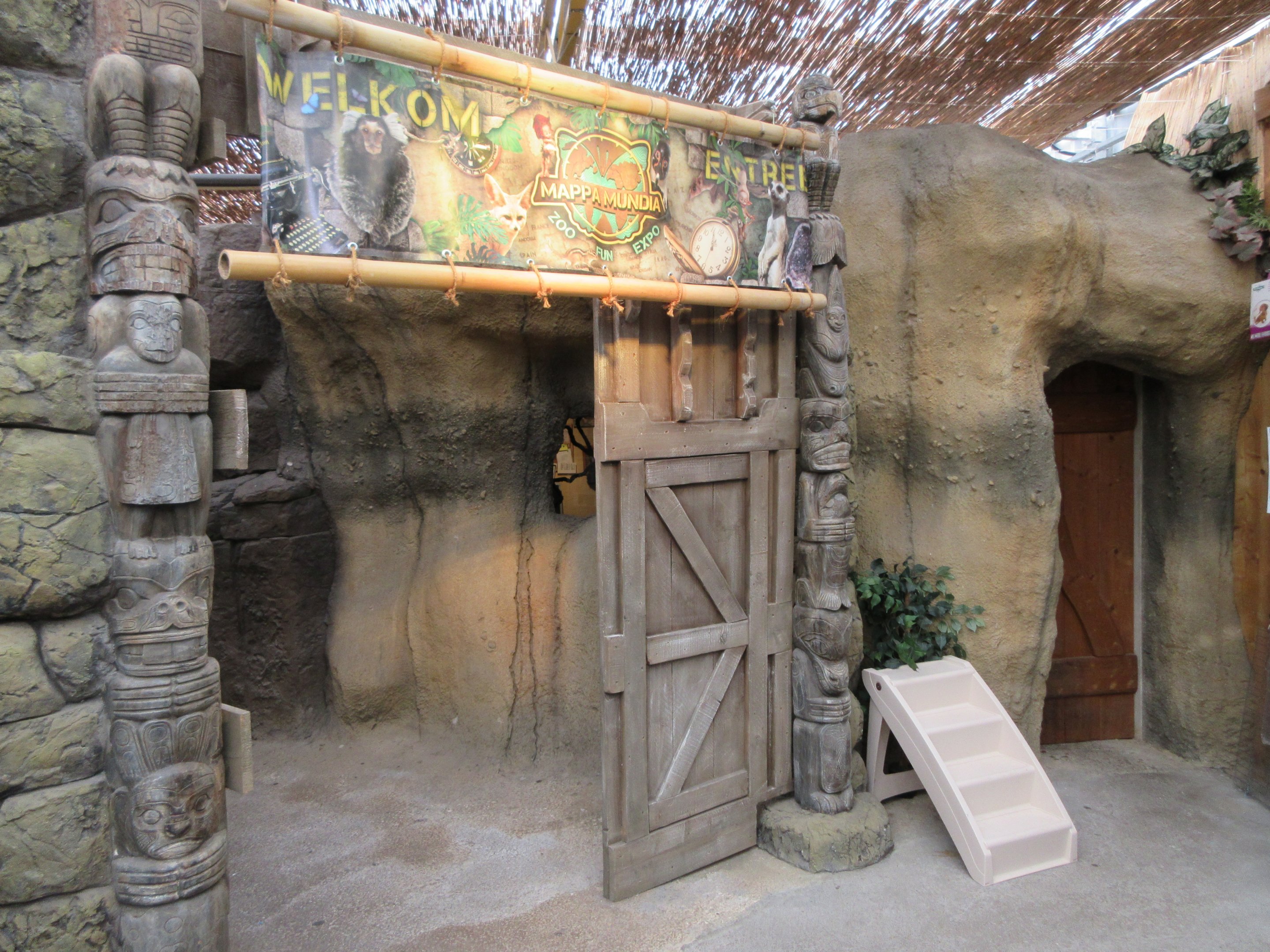 Zoo Entrance (6 Euros is the admission fee)