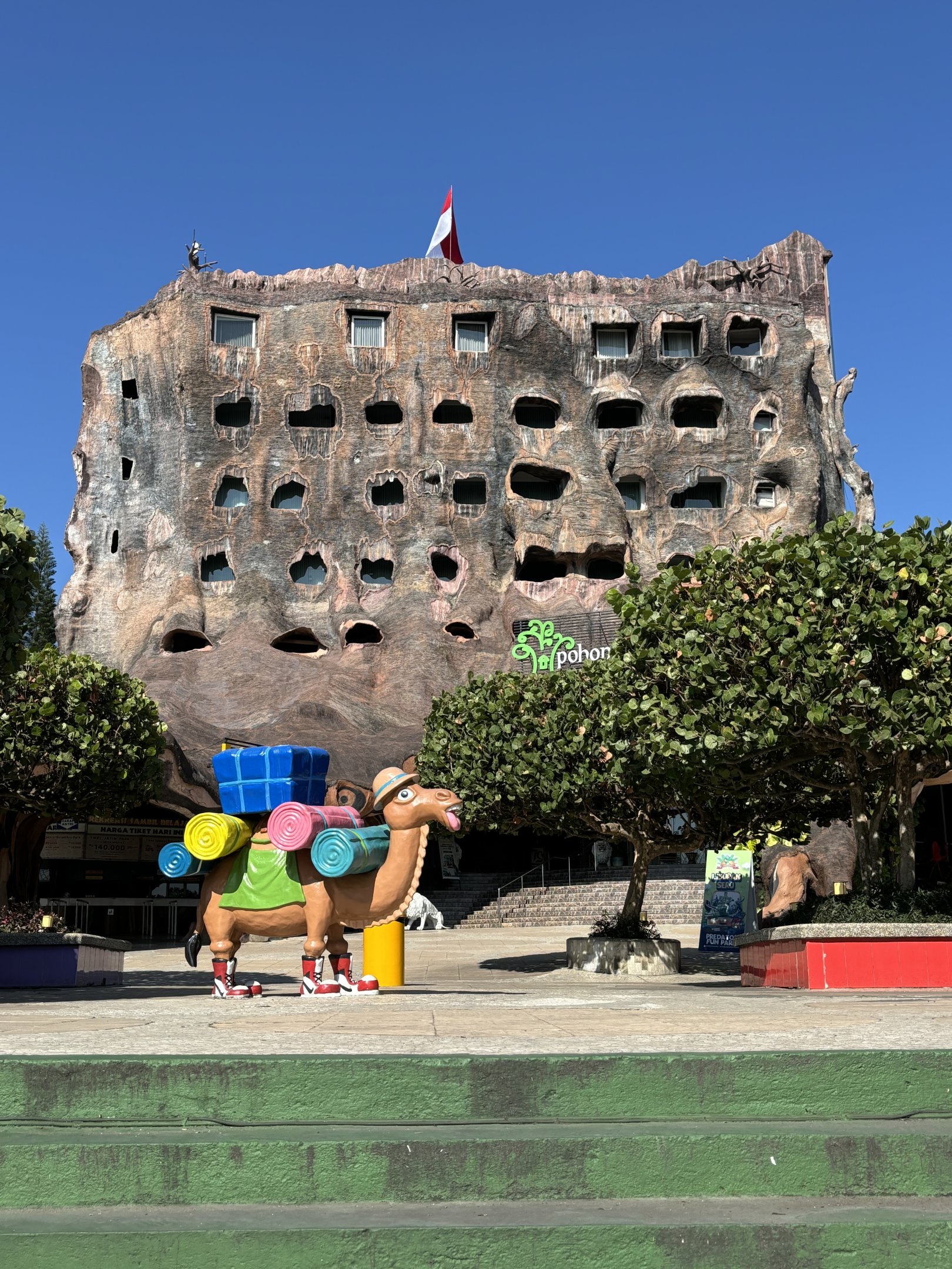 Zoo Entrance Area - Hotel