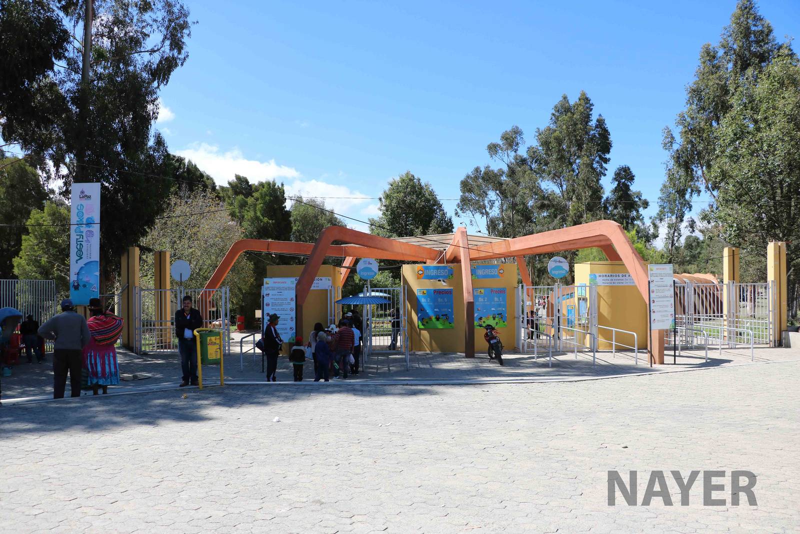 Zoo entrance, March 2016