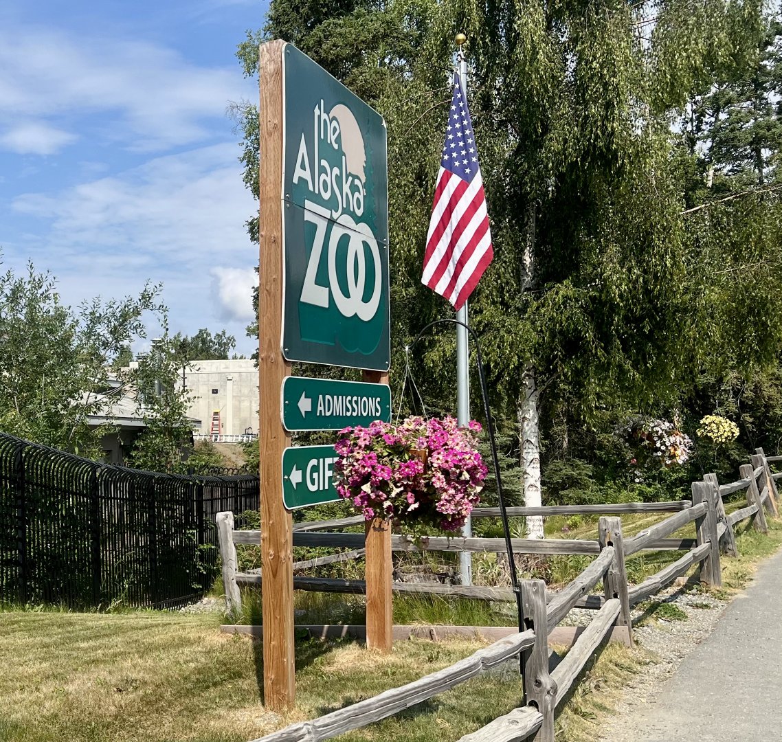 Zoo entrance sign
