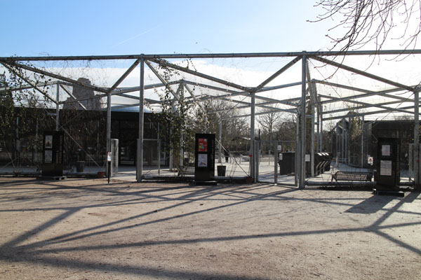 zoo entrance
