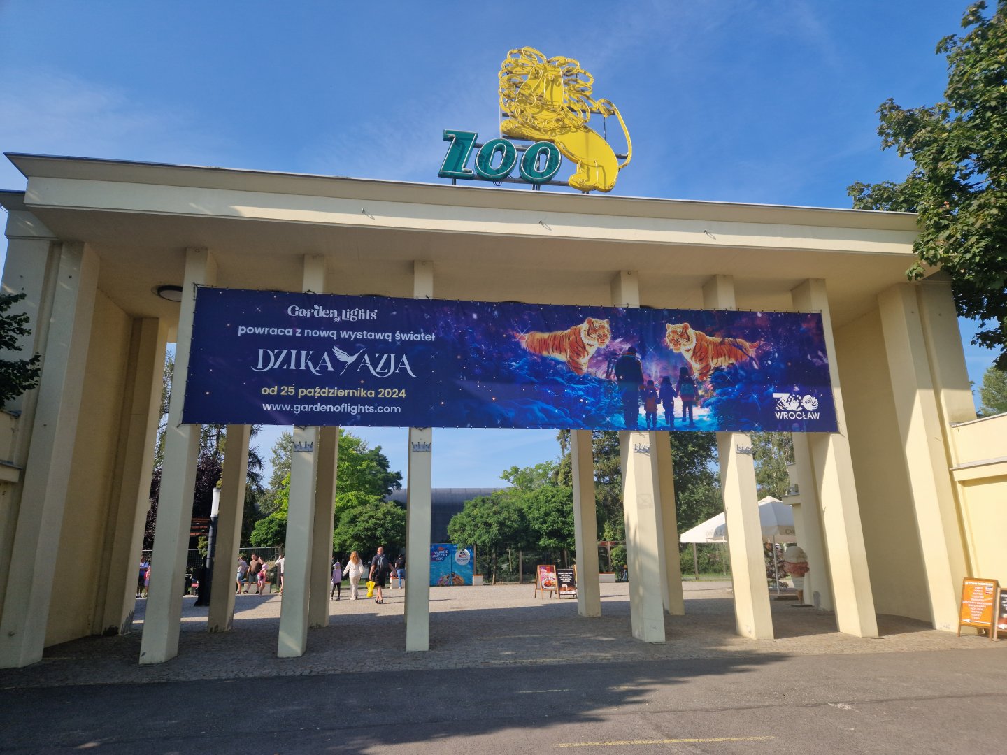 Zoo entrance