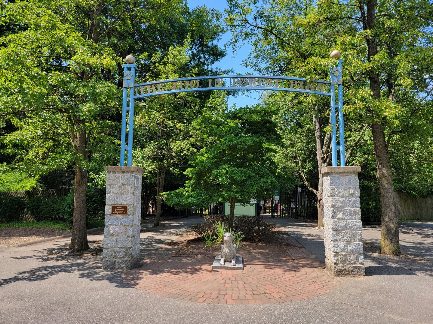 Zoo in Forest Park - Entrance