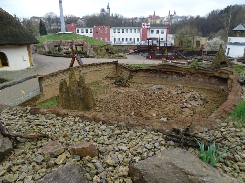 Zoo Jihlava 04/2016: Meerkat enclosure