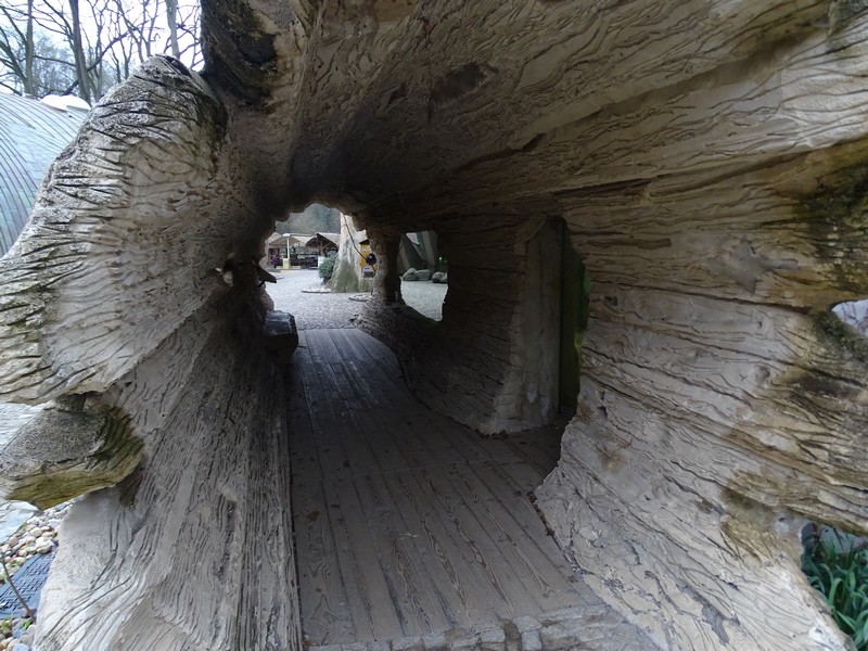 Zoo Jihlava 04/2016: Sun bear indoor viewing