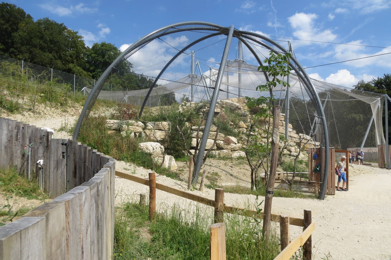 Zoo La Garenne - Walk-in Eagle Owl aviary 150816