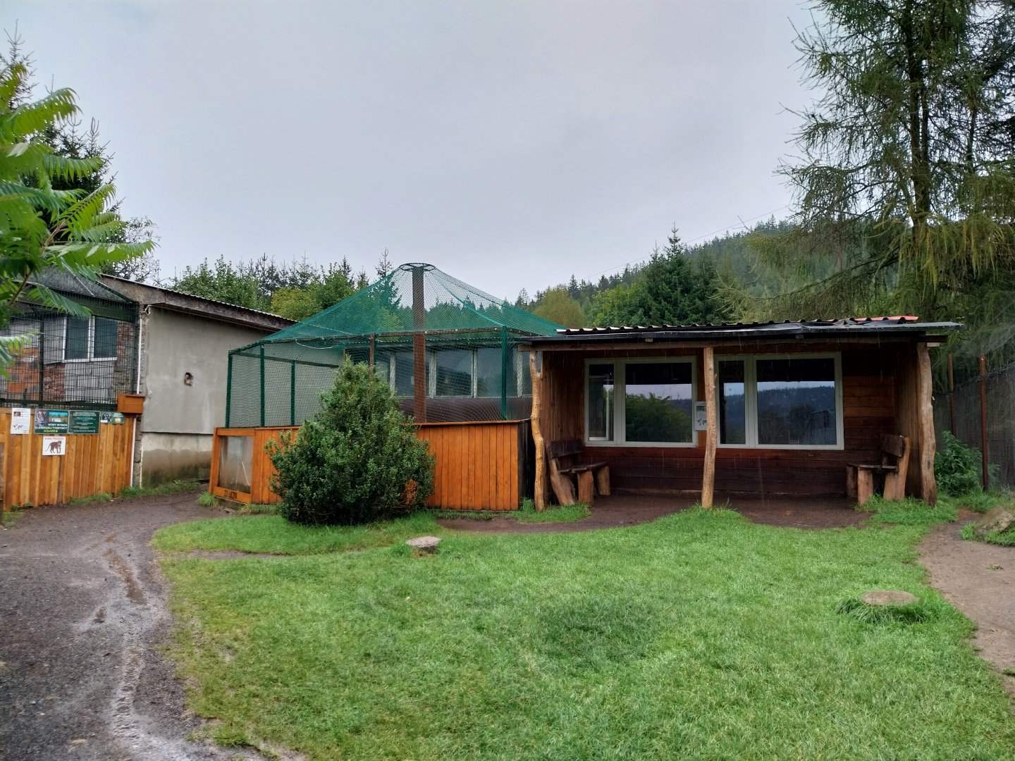 Zoo Łączna - Meerkat enclosure