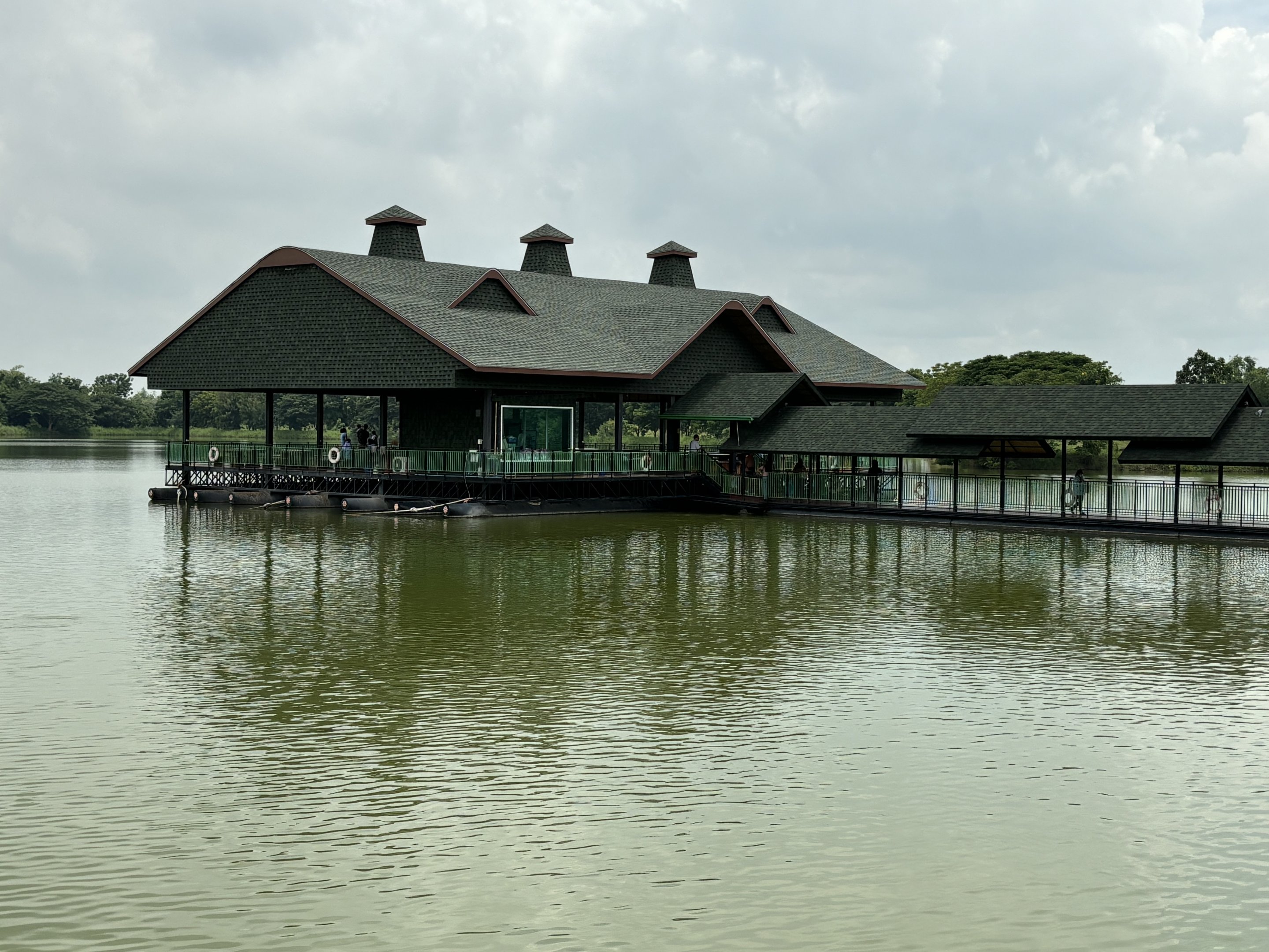 Zoo Lake - Sriayuthaya Lion Park
