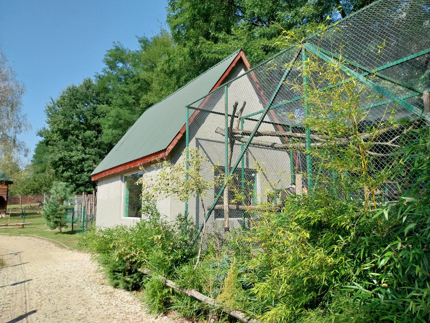 Zoo Lesne Zacisze (Lisow) - Collared Mangabey building
