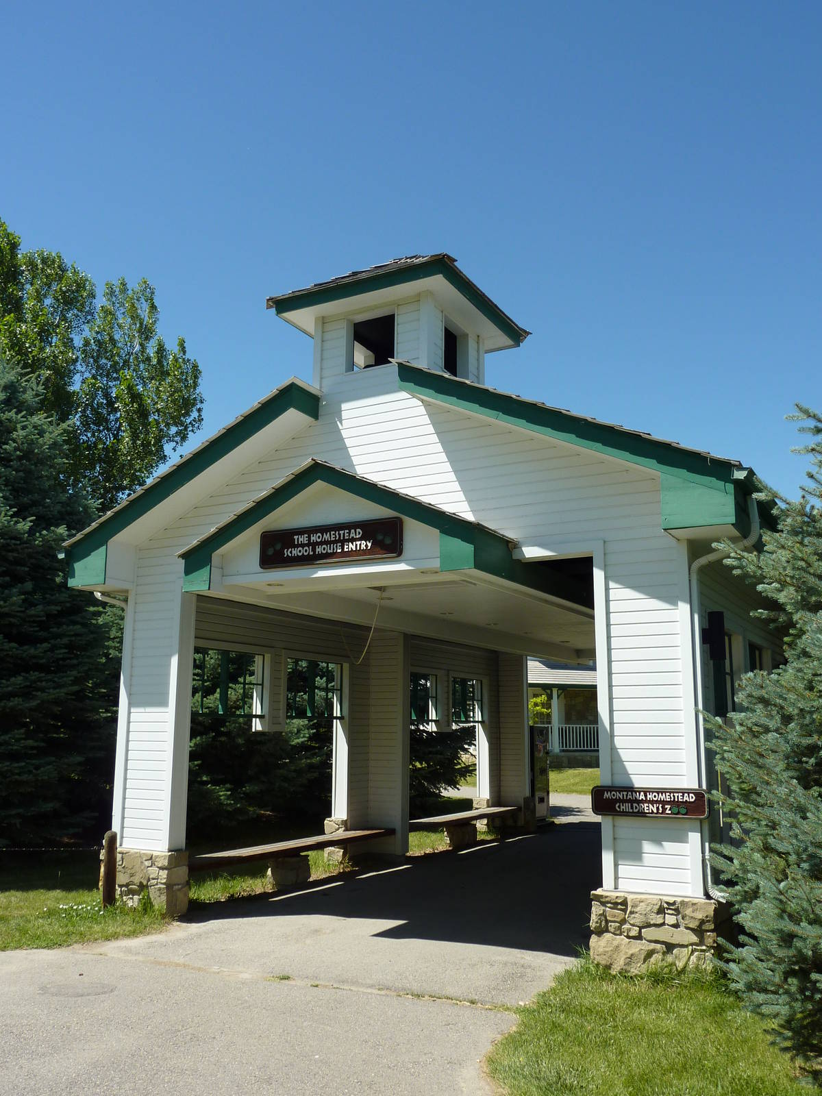 Zoo Montana - Farmyard Area Entrance