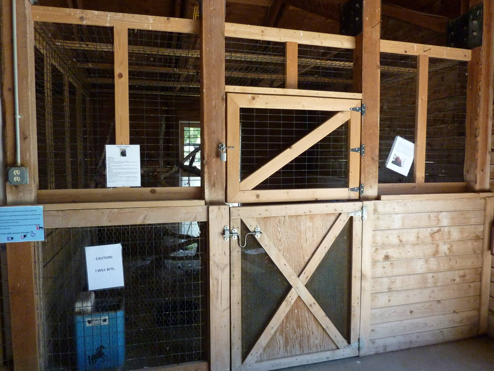 Zoo Montana - Turkey Vulture Exhibit