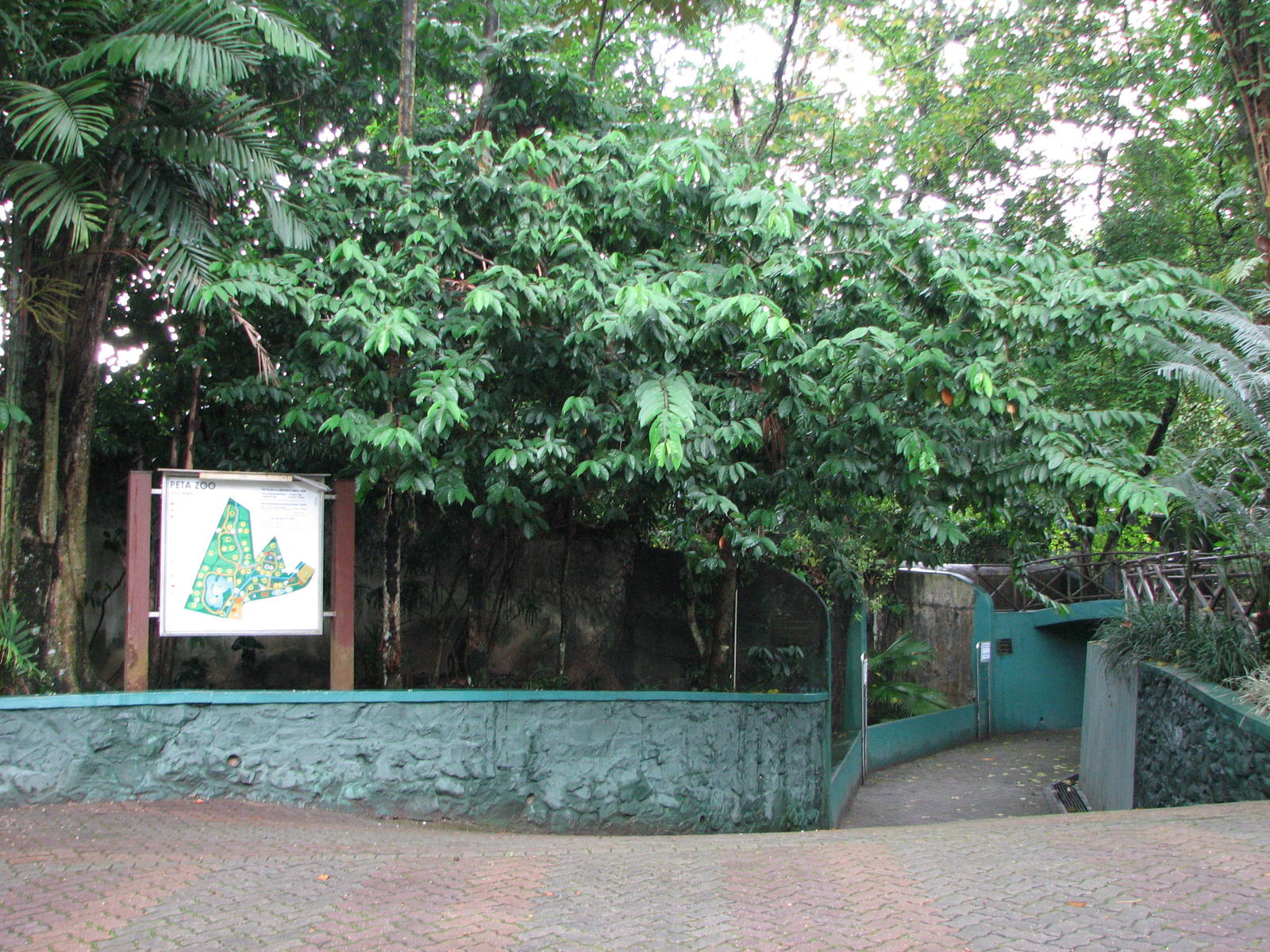 Zoo Negara Malaysia - Entrance to the Bear Complex
