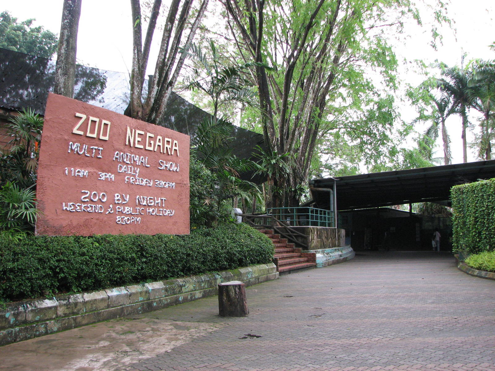 Zoo Negara Malaysia - Entrance to the multi-animal show