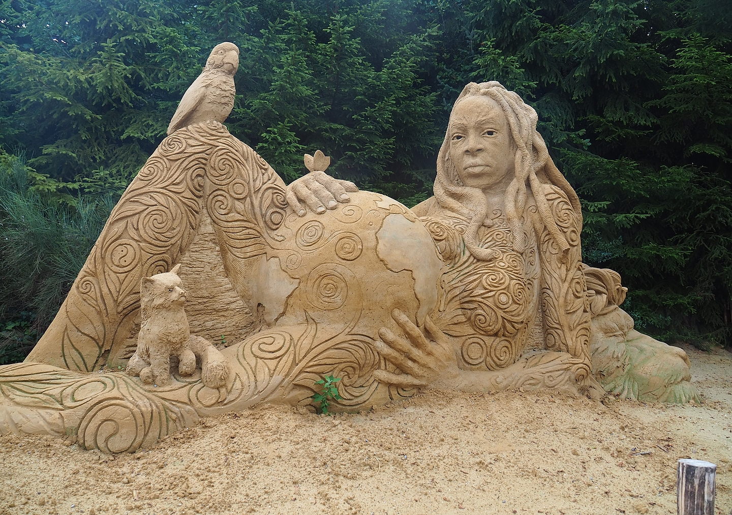 "Zoo of Sand" event - Gaia/Mother Nature sand sculpture, 2022-08-20