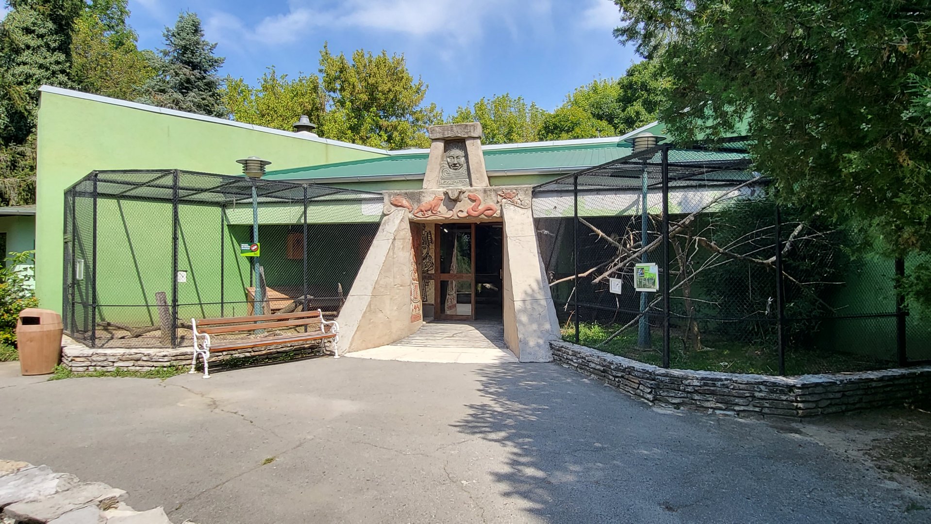 Zoo Osijek - "Terrarium aquarium" building