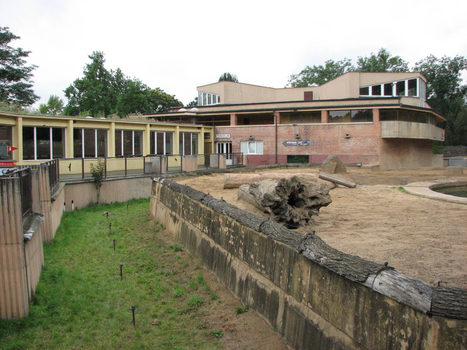 Zoo Praha - Wide moat surrounding the Elephant exhibit