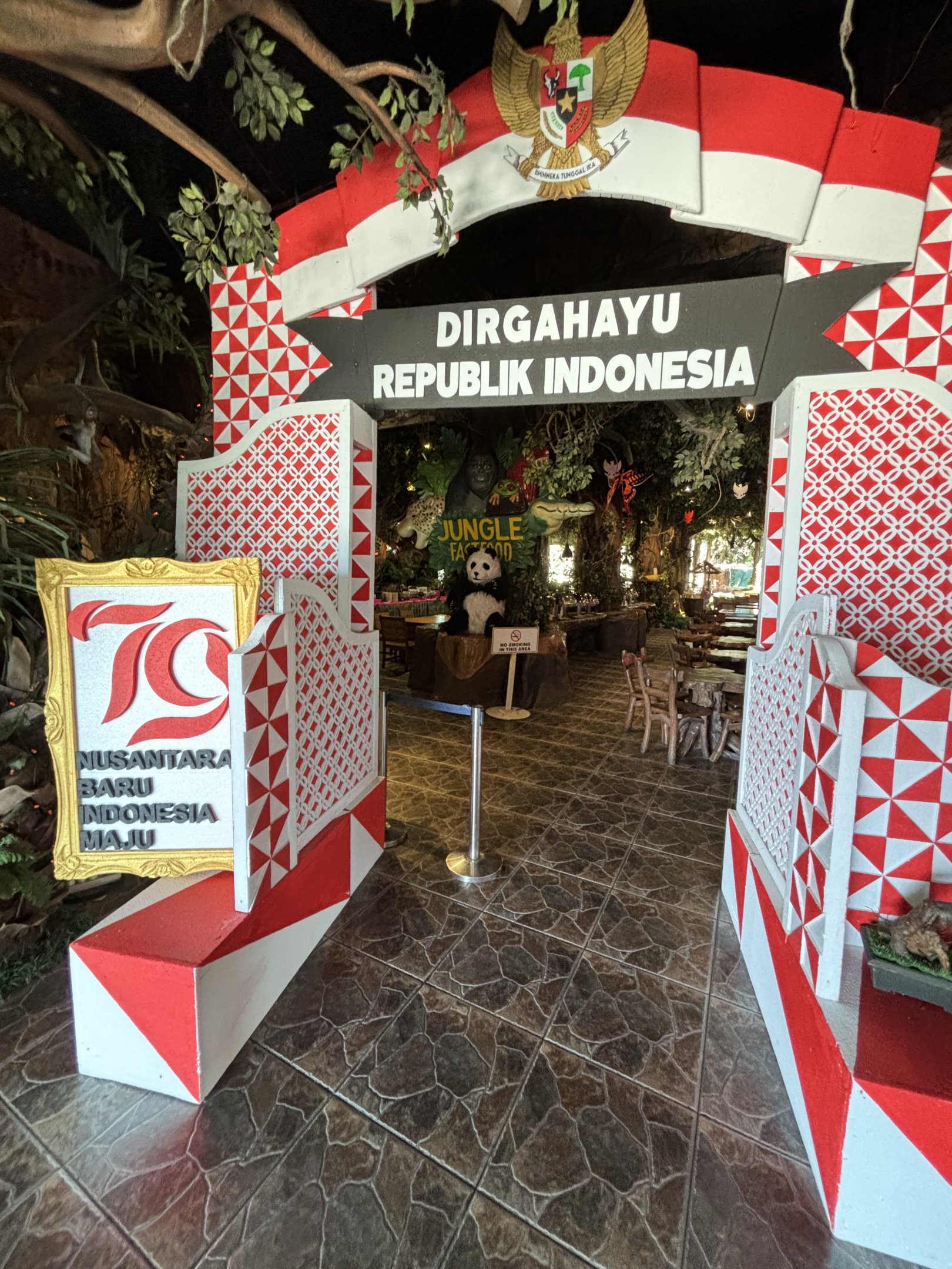 Zoo Restaurant - entrance