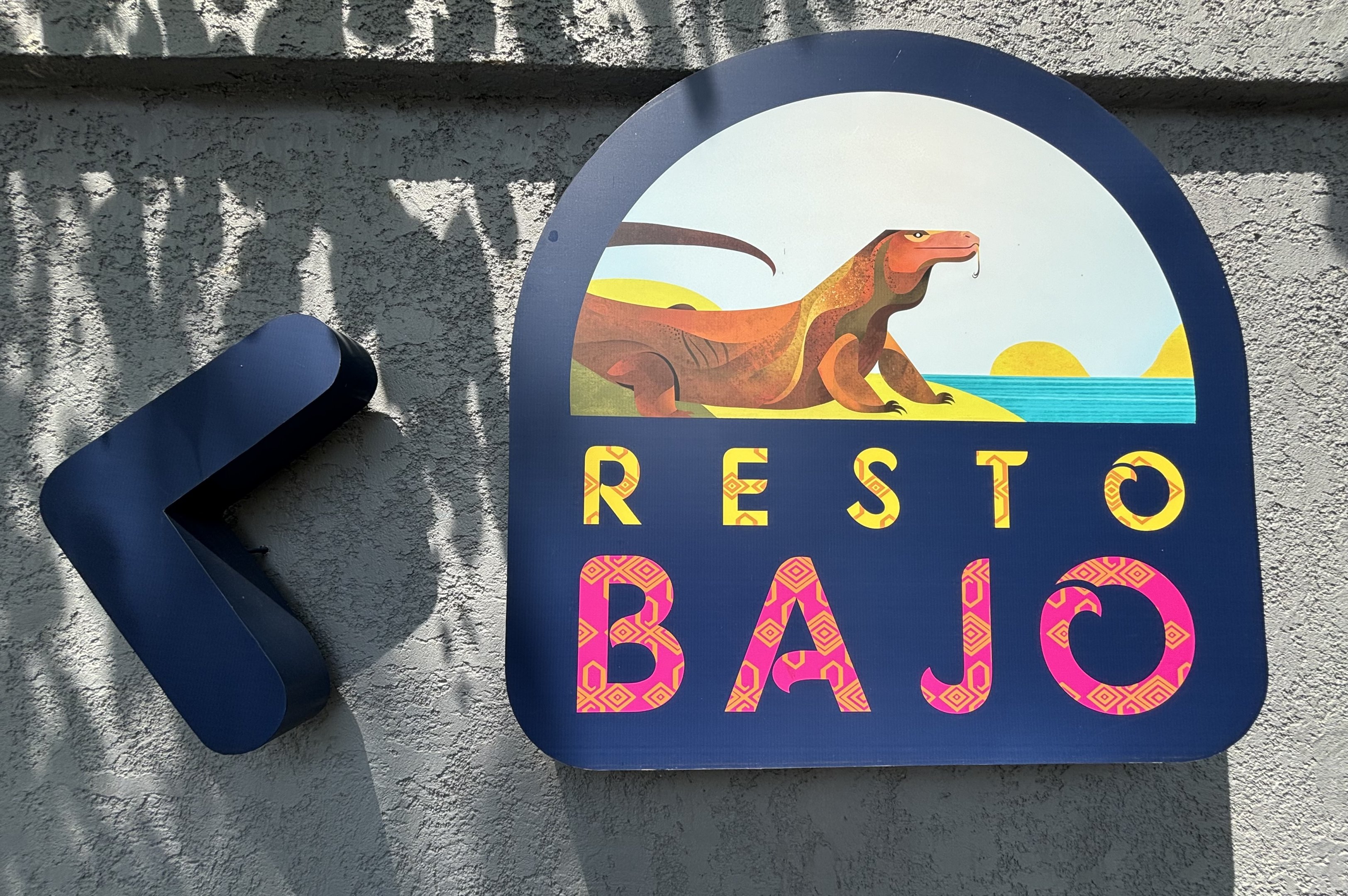 Zoo Restaurant Sign