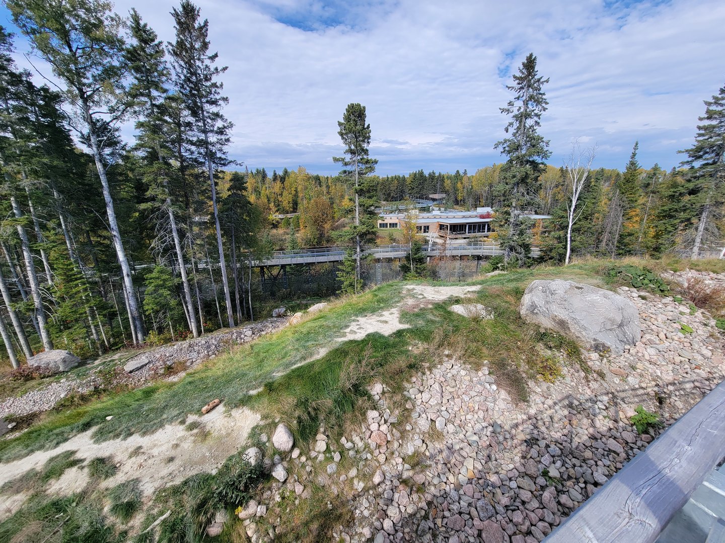 Zoo Sauvage 10/22 - Arctic Tundra, polar bear / arctic fox exhibit #1, restaurant in distance