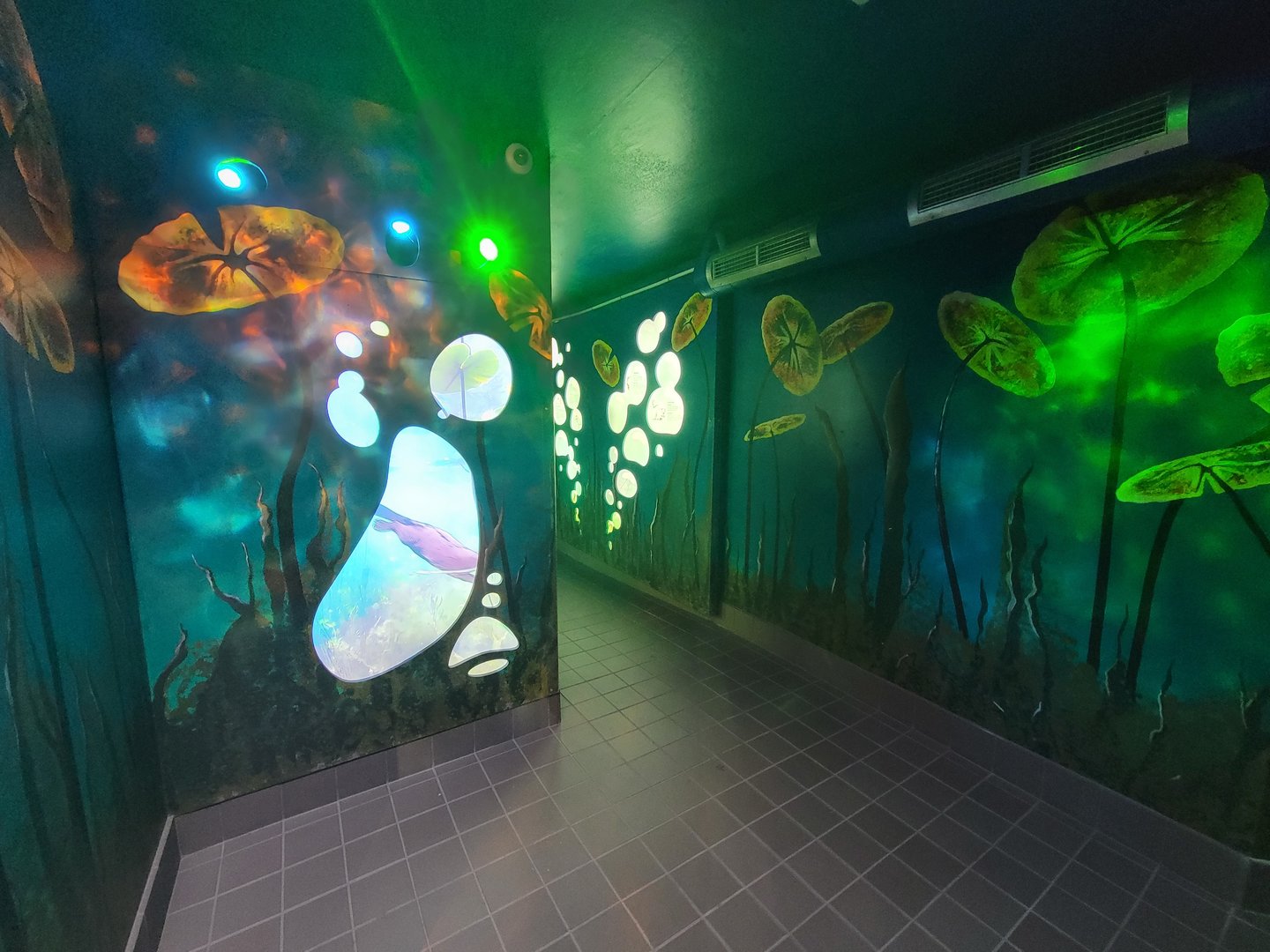 Zoo Sauvage 10/22 -  Laurentian Forest, beaver building