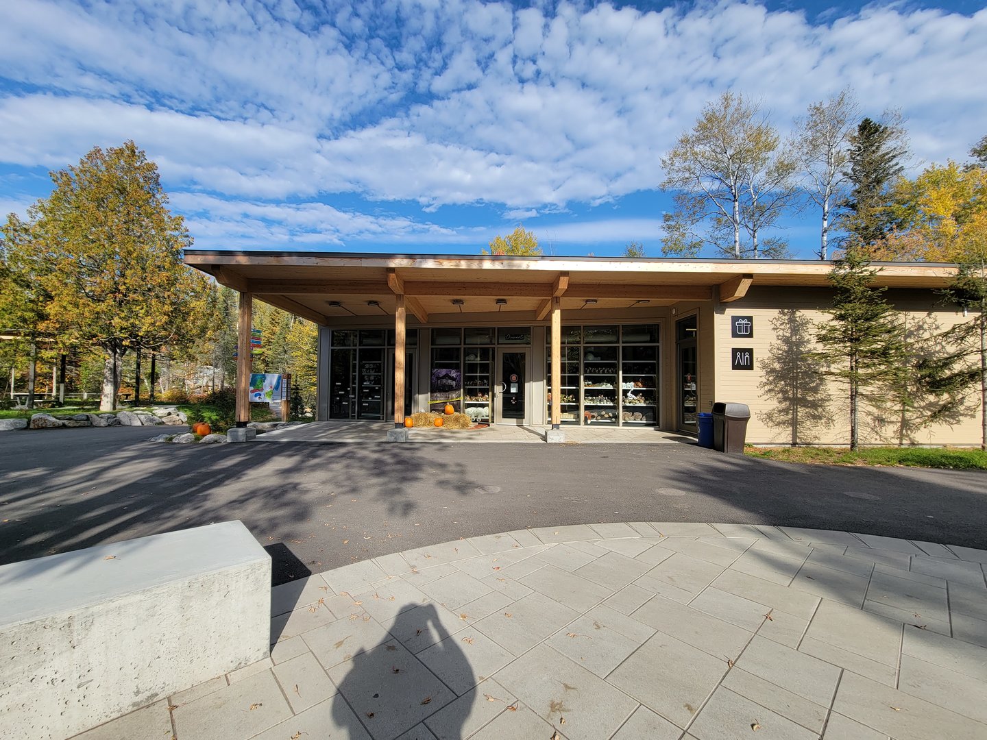 Zoo Sauvage 10/22 -  Laurentian Forest gift shop (closed)