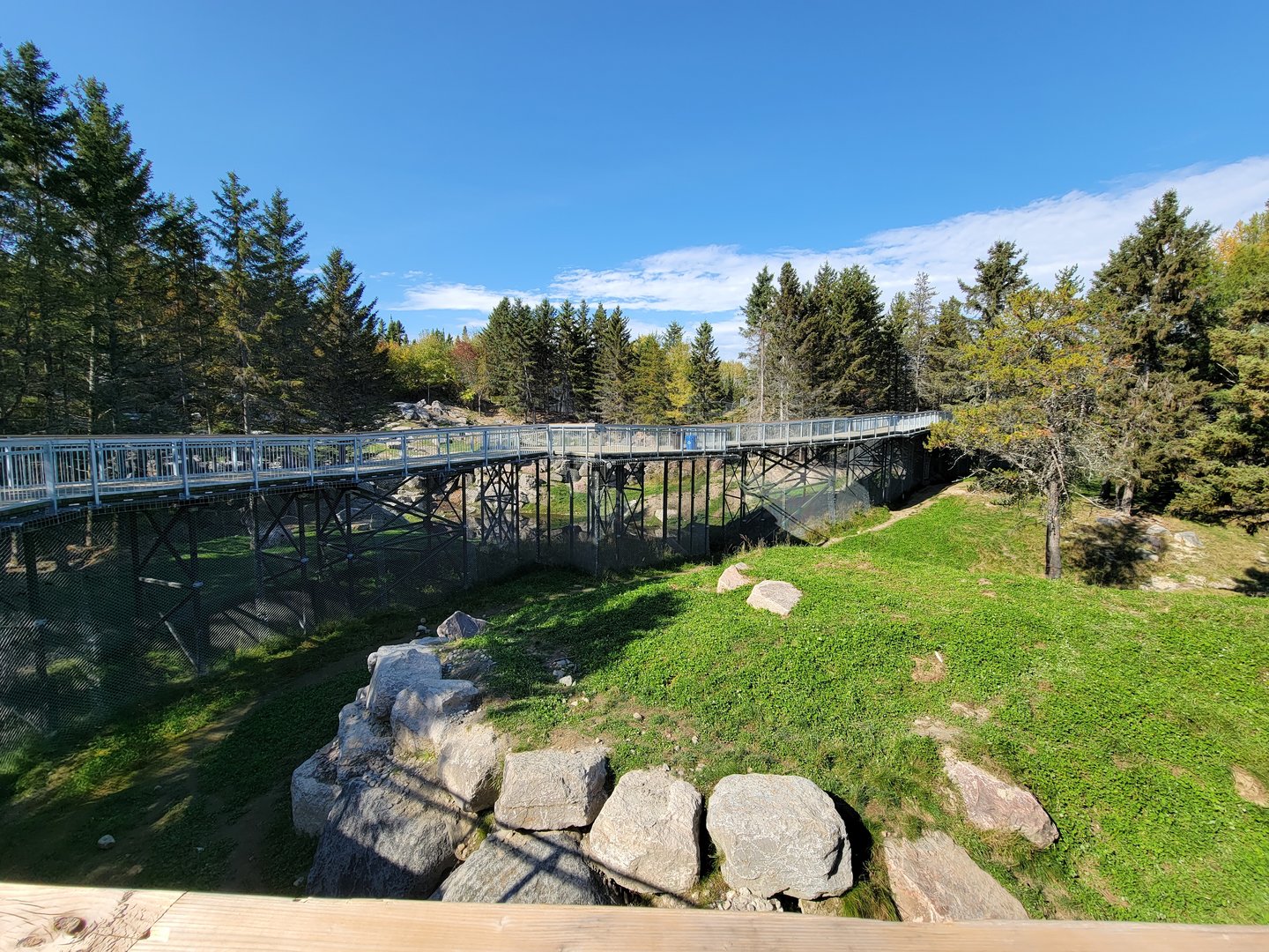 Zoo Sauvage 10/22 - Rocky Mountains, brown bear and bobcat exhibit, mountain goat exhibit visible behind fence under boardwalk