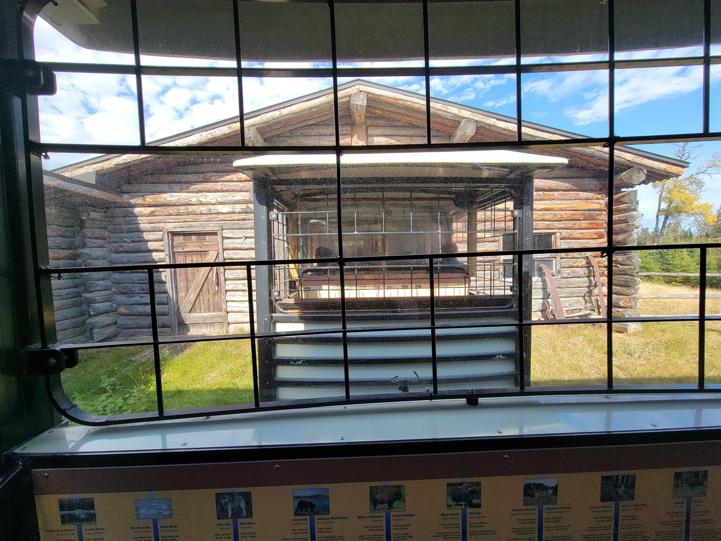 Zoo Sauvage 10/22 - Train, going through building in settlement #2