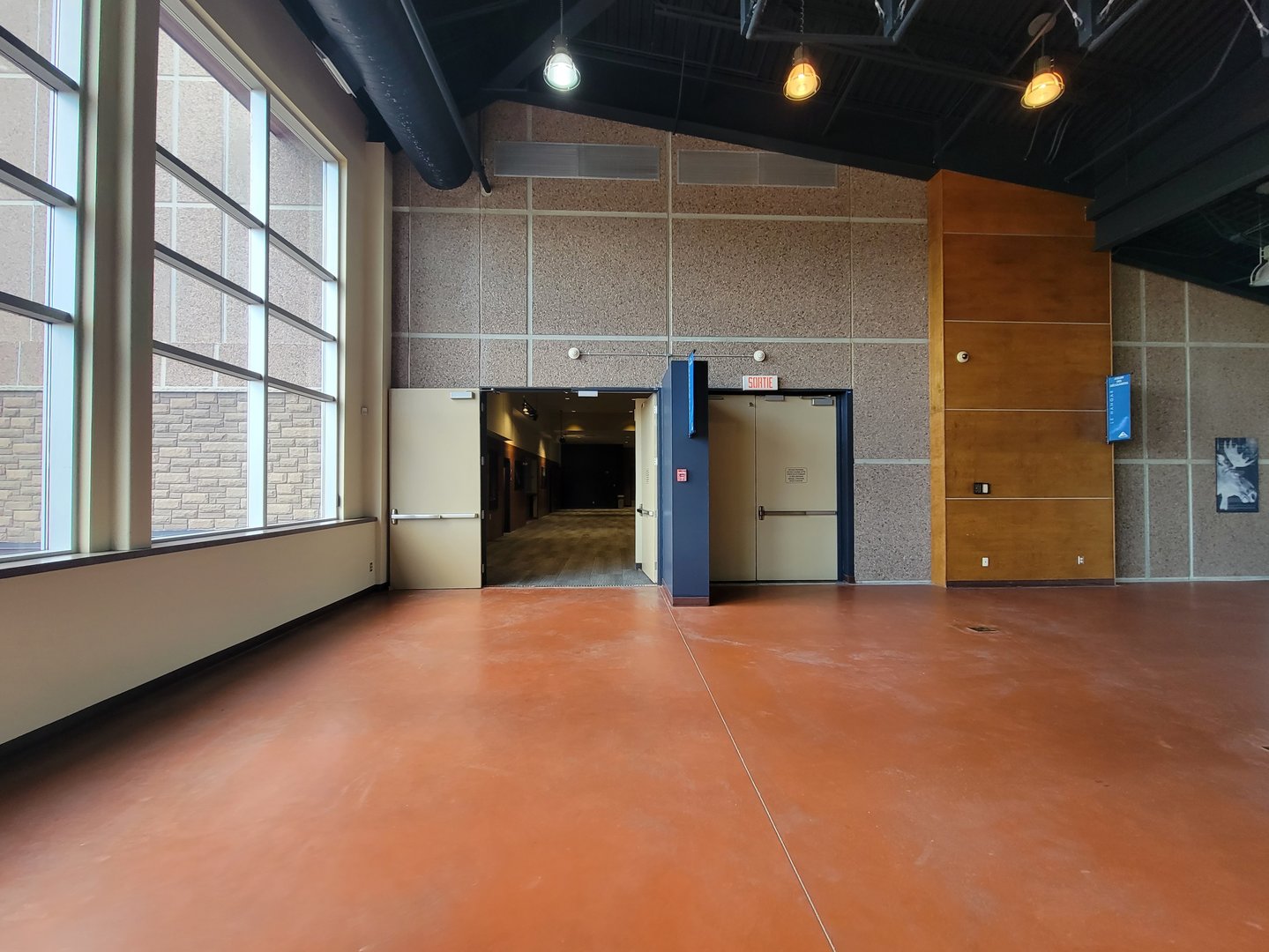 Zoo Sauvage 10/22 -  Visitor Centre, movie theatre entrance