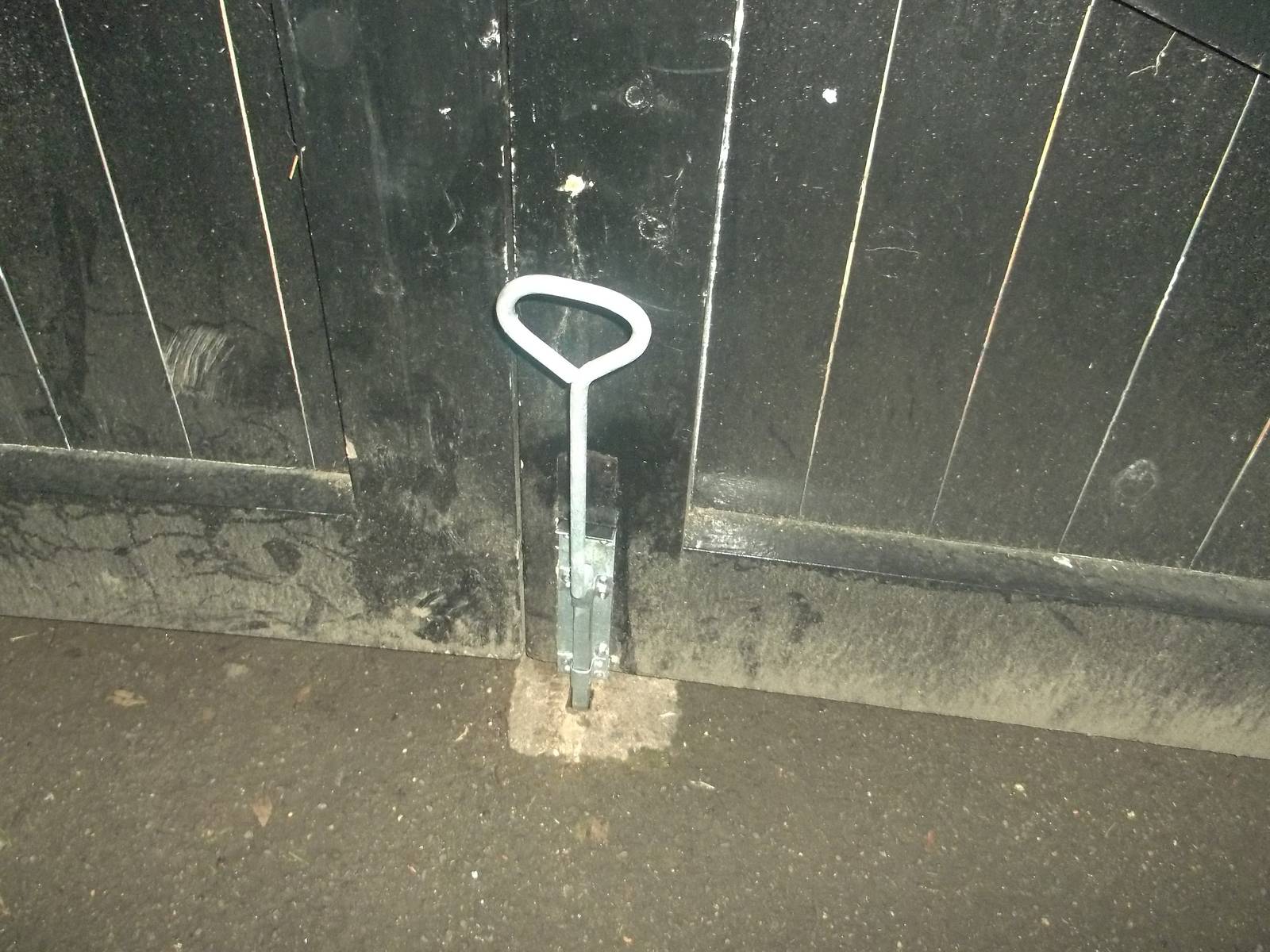 Zoo service gate repaired, 31st October 2014