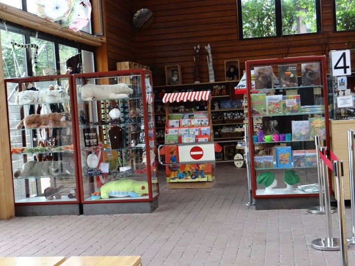 Zoo shop