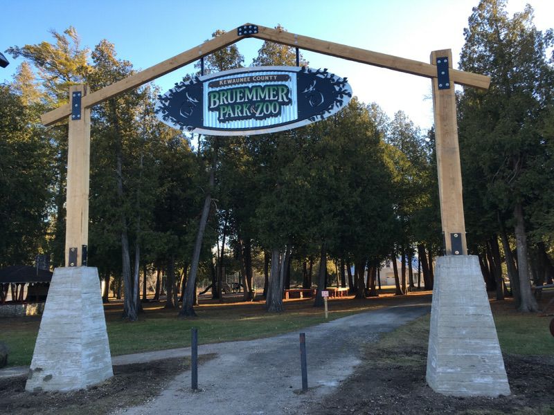 Zoo Sign and Entrance