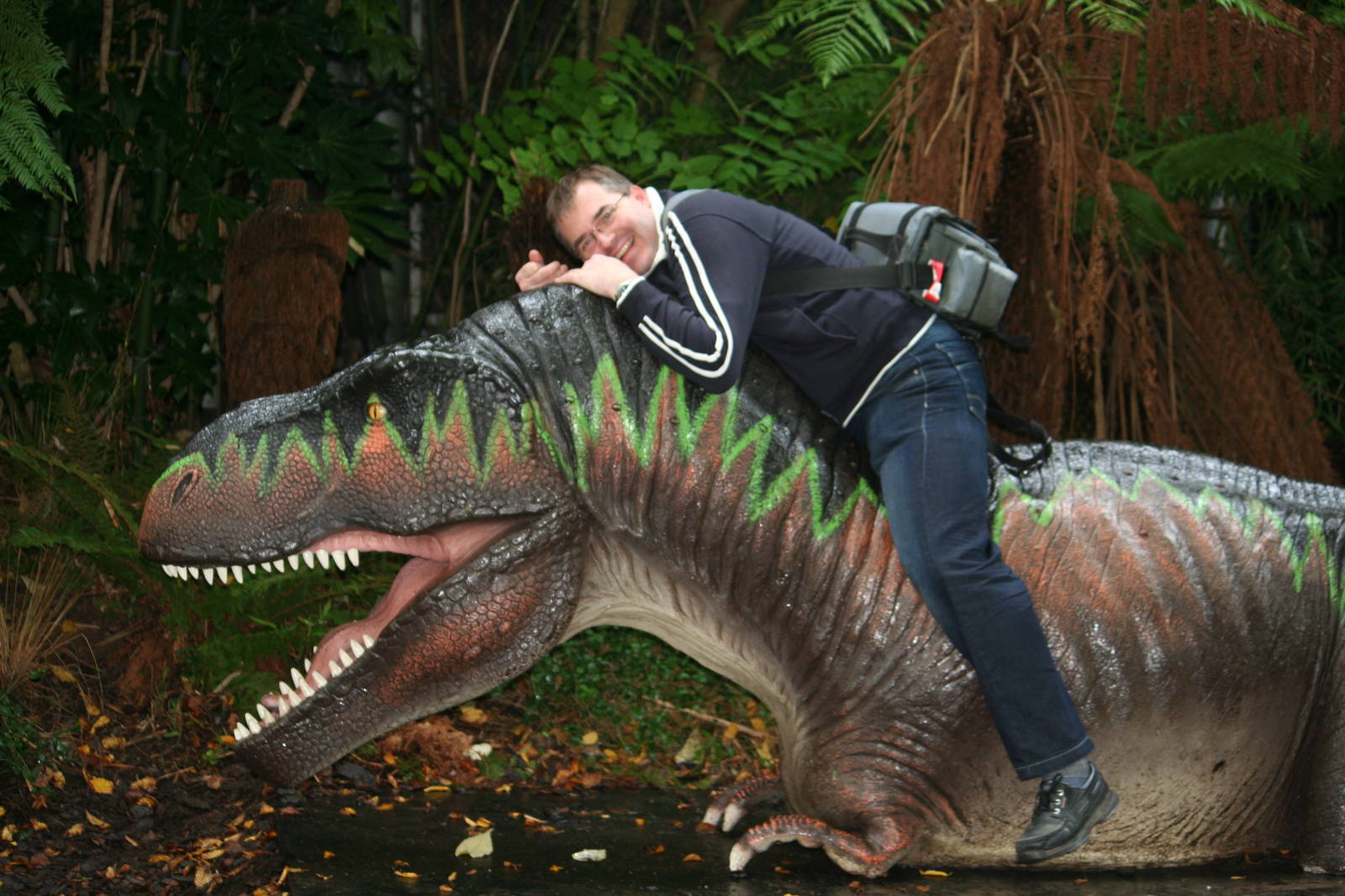 Zoogiraffe and Dinosaur