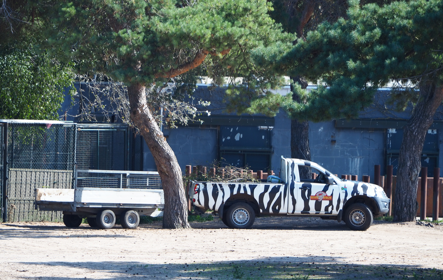 Zookeeper vehicle and Southern white rhinoceros barn, 2019-09-15