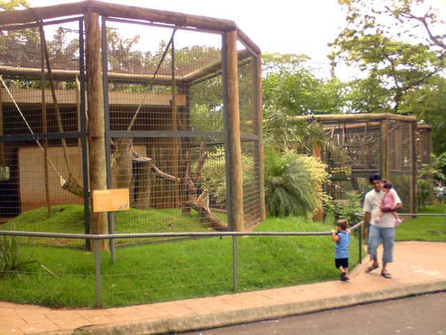 Zoologico Municipal Sorocaba - Monkey cages