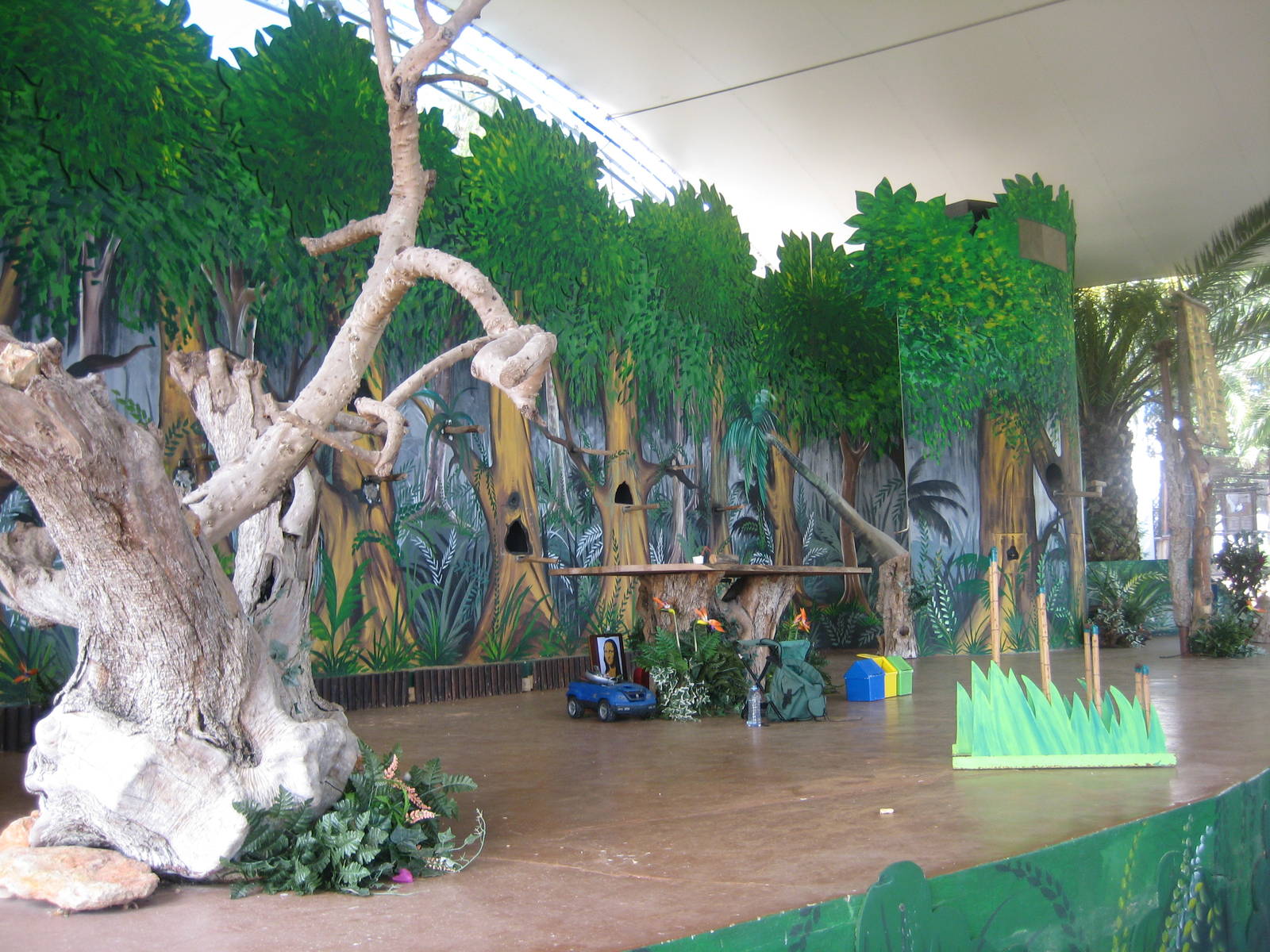 Zoomarine - Parrot show stage