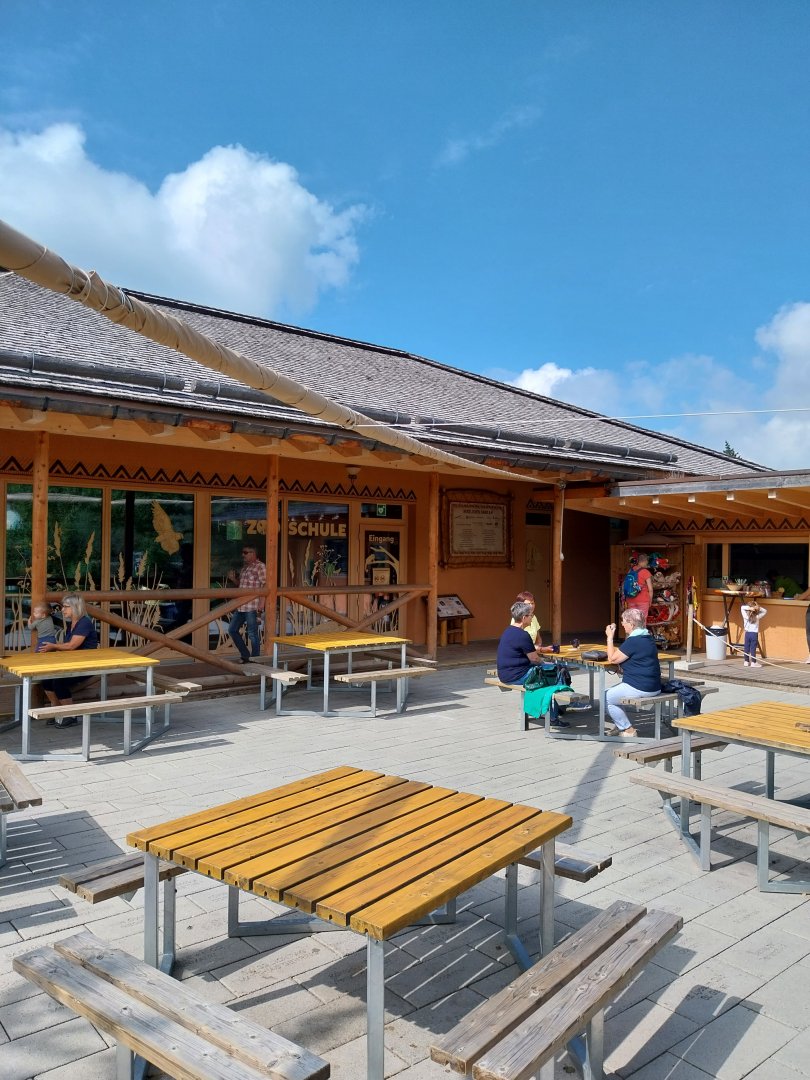 Zooschool and snackbar terrace