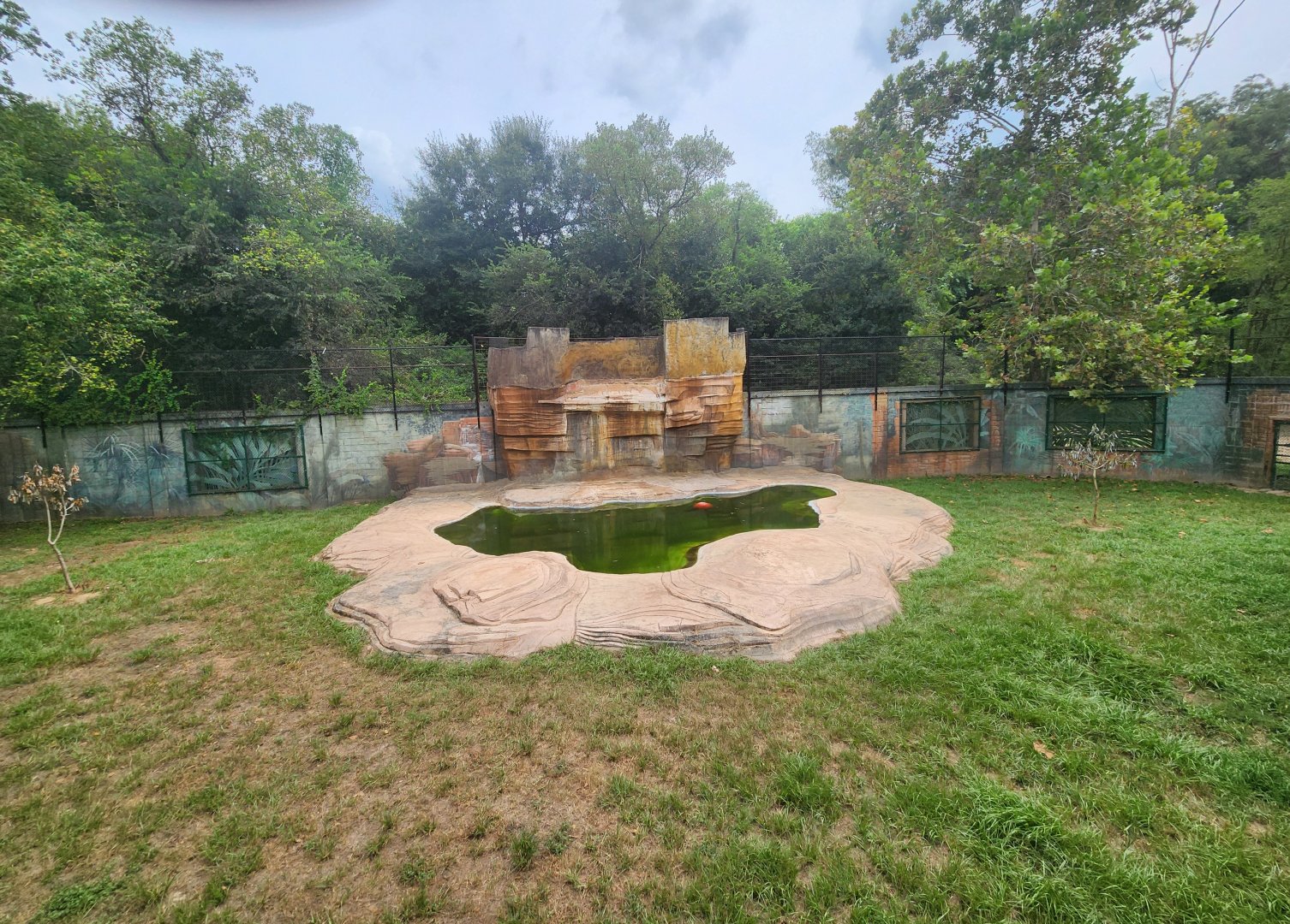 Zoosiana - Lion exhibit